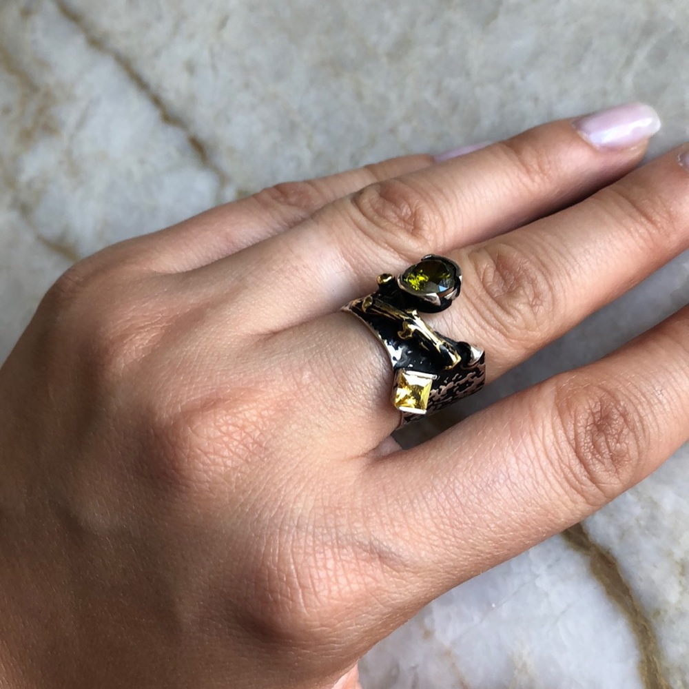 Ring - Picture 2 of 6